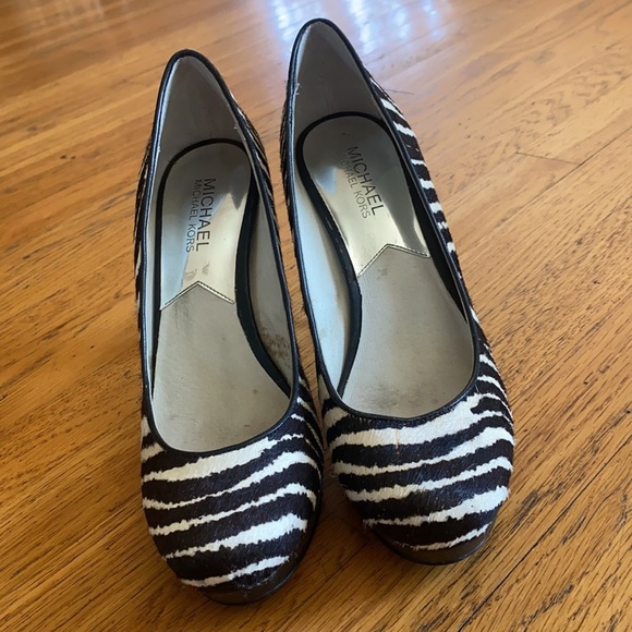 Michael Kors Black and White Zebra Print IONNA Slip On Platform Heels Pumps 6.5 - Picture 7 of 12
